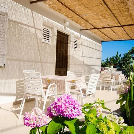 Rose - With Terrace Apartment