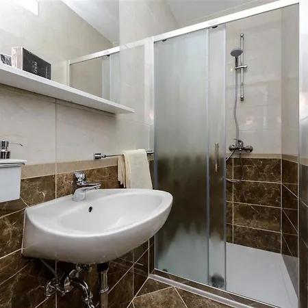 Rose - With Terrace アパート *